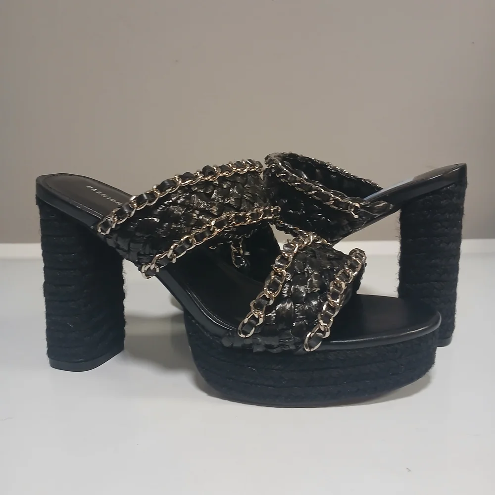 Black & Silver Chain Detail Platform Heels 10W NWOT